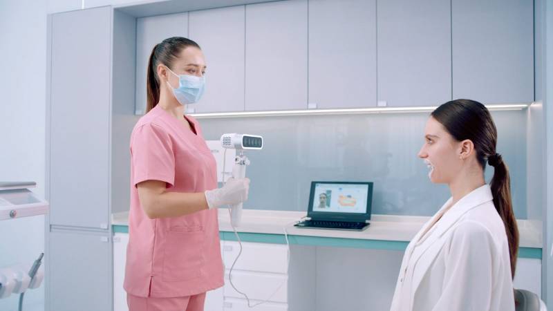 Shining metismile face scanner